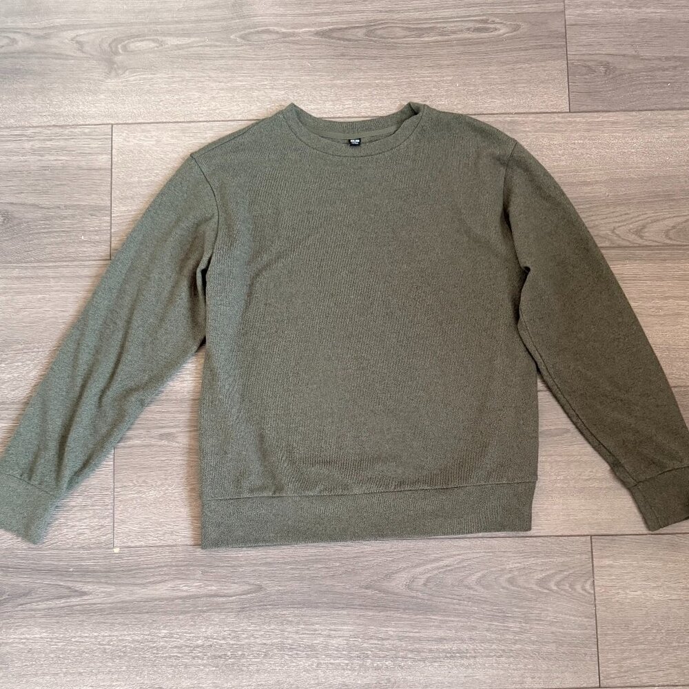 Uniqlo Sweatshirt in Olive Green Size XS